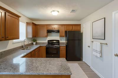 Brand new home property in Atlanta! Close to shopp Main Photo