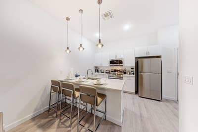 Updated Davenport Home | Fast WiFi, Smart TV & Fre Main Photo