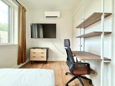 Nice Room in a Great Neighborhood Main Photo
