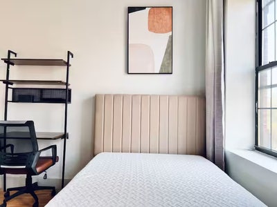 Charming St Marks Ave Room near Manhattan Main Photo