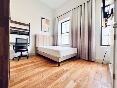 Modern Room near Nostrand Ave Subway Station Main Photo