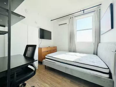 Central Park Room with Gym & Rooftop Access Main Photo