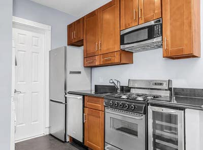 #1079 Bright 1 bed/1 bath apartment in the East Vi Main Photo