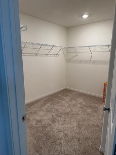 Room for rent master very large walk in closet pri Main Photo