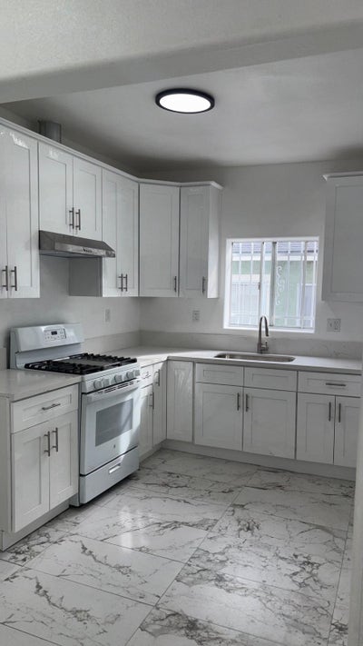 🏡 Newly Renovated Rooms for Rent – Utilities Incl Main Photo