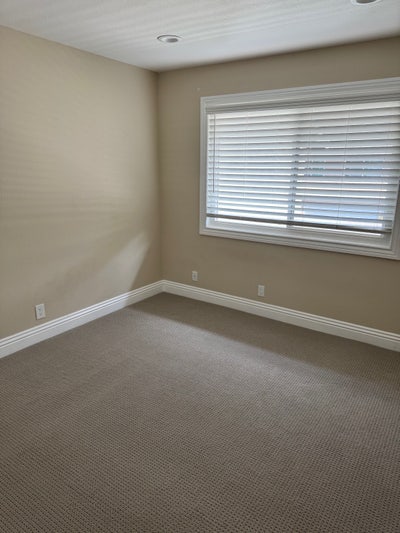 $900-Bedroom for male roommate- Irvine  Main Photo