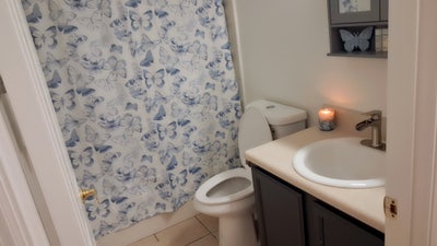 Private bathroom! Blocks from the beach! Main Photo