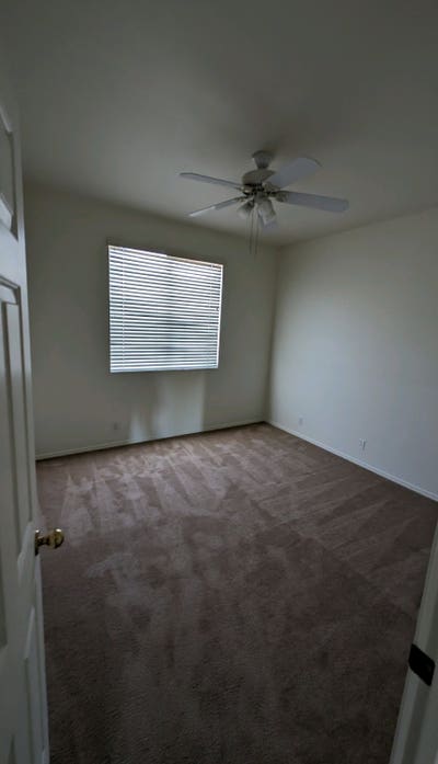 Room for rent in spacious home  Main Photo