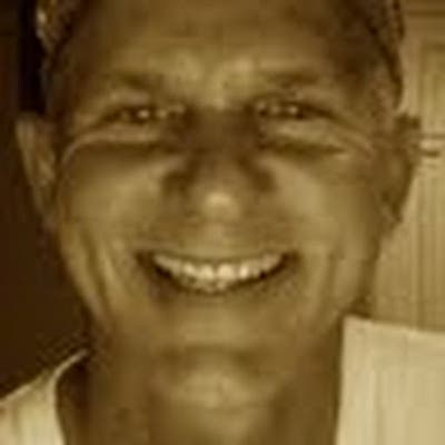 Professional Male seeks a small or large room Main Photo