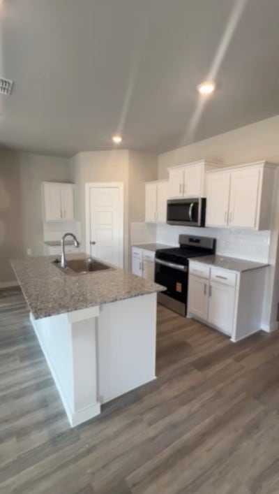 **Private Bedroom for Rent in Brand-New 3 Bed, 2 B Main Photo