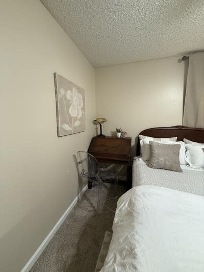 Big walk in closer master bedroom with private bat Main Photo