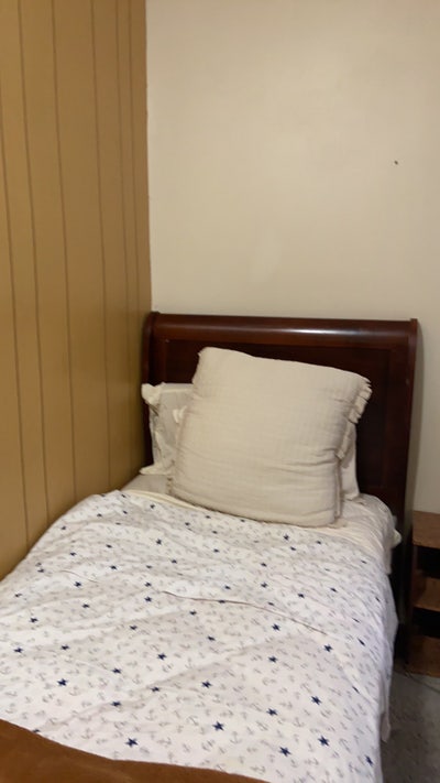 Room in Astoria  Main Photo