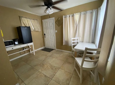 Studio room for rent Main Photo