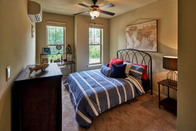 Fully furnished room for rent Main Photo