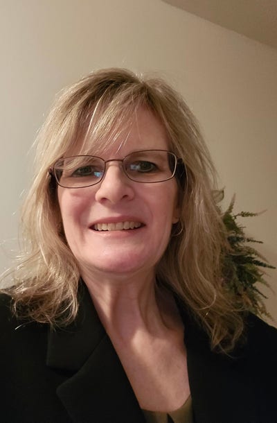 I am a Christian woman looking to rent a room... Main Photo