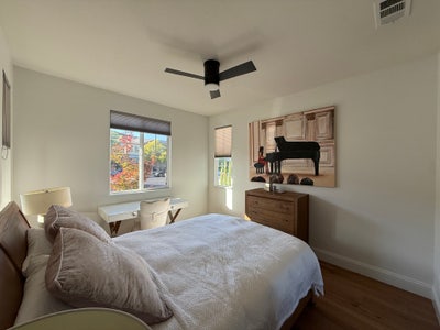 Comfortable room, with private bathroom . Main Photo