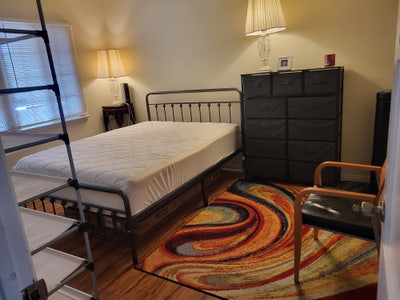 Single Room in 3 bed house in Los Angeles Main Photo