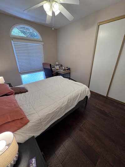 Cozy well-lit room for rent in large house  Main Photo