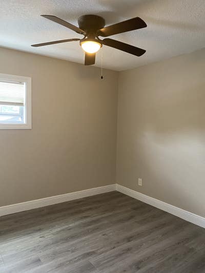 Private room in Townhouse- great location  Main Photo