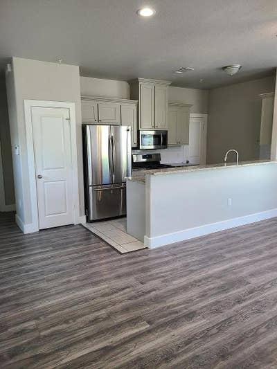 Professional All Inclusive Private Bedroom/Bath Main Photo
