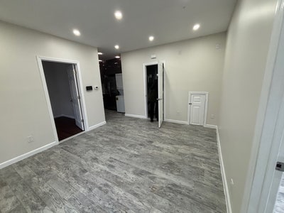 Small Private Room in 4 Bed 2 Bath Apartment  Main Photo