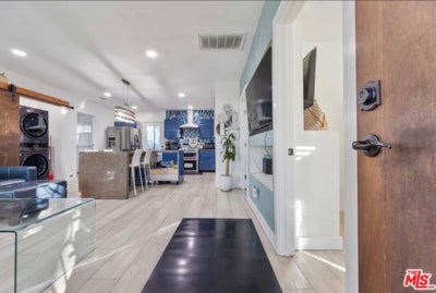 Quite room in mid city Main Photo