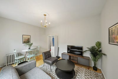 Room in Hamilton Heights on a flexible lease Main Photo