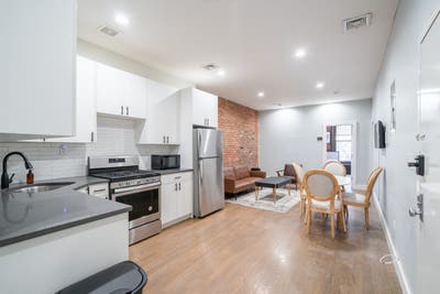 Room in Central Harlem on a flexible lease Main Photo