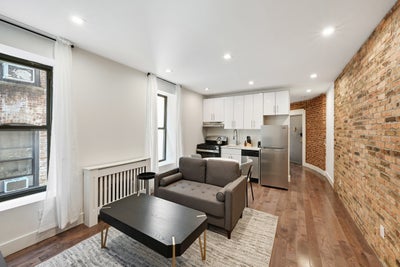 Room in West Harlem on a flexible lease Main Photo