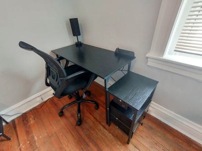 Comfy & Spacious Corner Apartment with Dining Area Main Photo