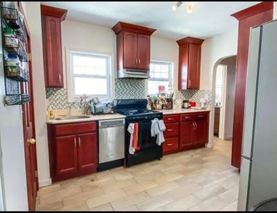 Female room available in 5 BR 2 bathroom apt near Main Photo