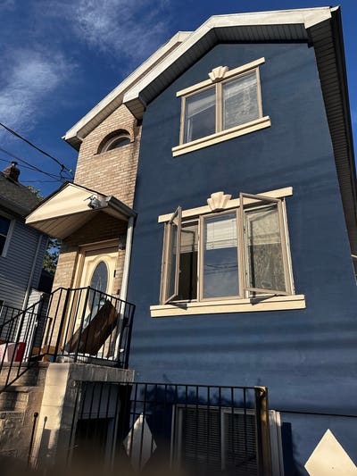 Beautiful studio located  in Elm Park  Main Photo