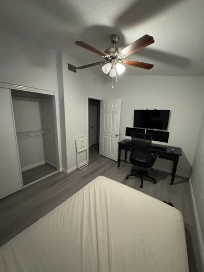 Room for rent with shared bathroom 89108 NW area Main Photo