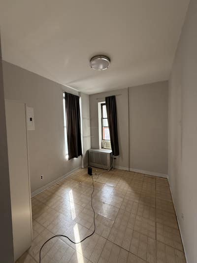 Room available in 3br Hell's Kitchen apartment Main Photo