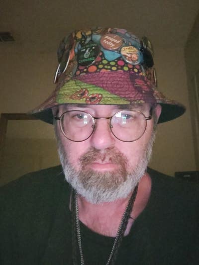 Easygoing stoner looking for roommate urgently Main Photo