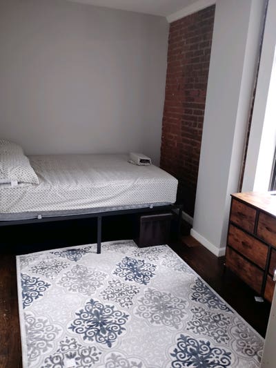 Med size room for single person  Main Photo