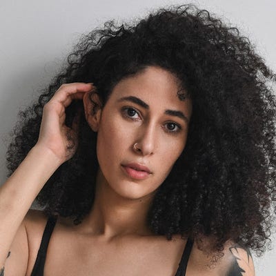 2 students looking for 1 room to rent for 2 weeks Main Photo