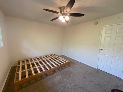 Beautiful room to rent in townhouse Main Photo