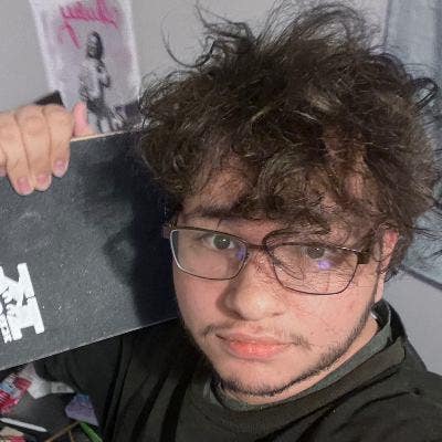 looking for roomate in Cleveland hmu Main Photo
