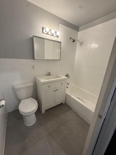#1085 Rooms available in this 3-bed/1.5-bath duple Main Photo