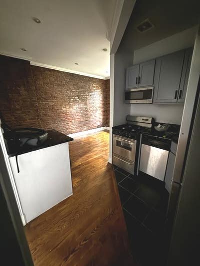 #1089 Rooms available in this 3 bed/1 bath duplex  Main Photo
