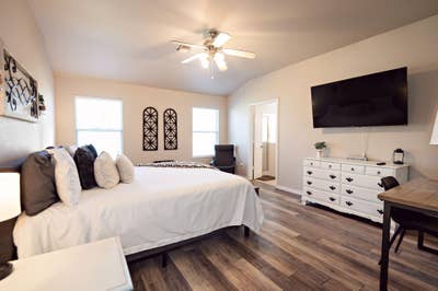 Modern Comfort near Fort Cavazos! ️ Walk to Market Main Photo