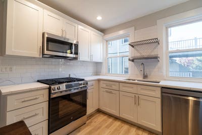 5 bed in Brookline on a flexible lease Main Photo