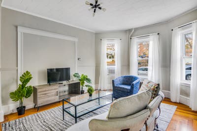 3 bed in Somerville on a flexible lease Main Photo
