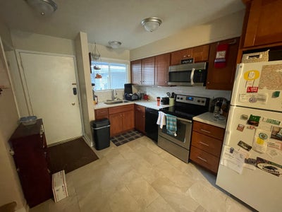 Bedroom for rent in Pleasanton Main Photo
