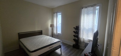 Spare room for rent Main Photo