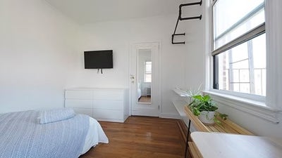 🚆Furnished Private Room | 4 Mins to Station! Main Photo