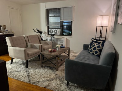 Renting a room Main Photo