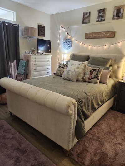 Beautiful furnished bedroom with ensuite bathroom Main Photo