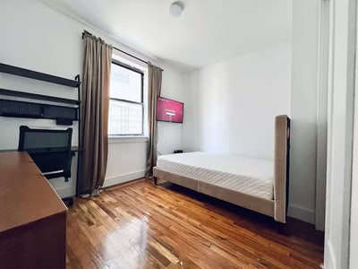 Modern Room with Gym, Rooftop & AC near Manhattan Main Photo
